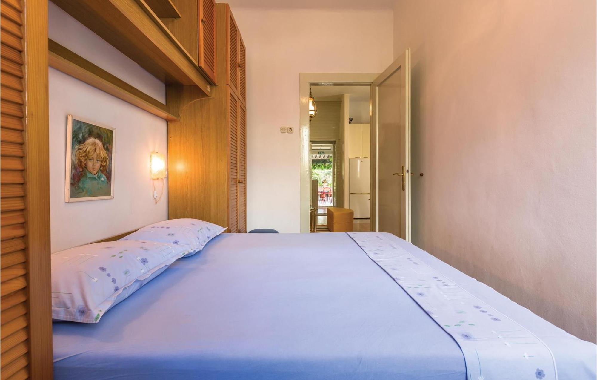 Awesome Apartment In Makarska With Kitchen 외부 사진