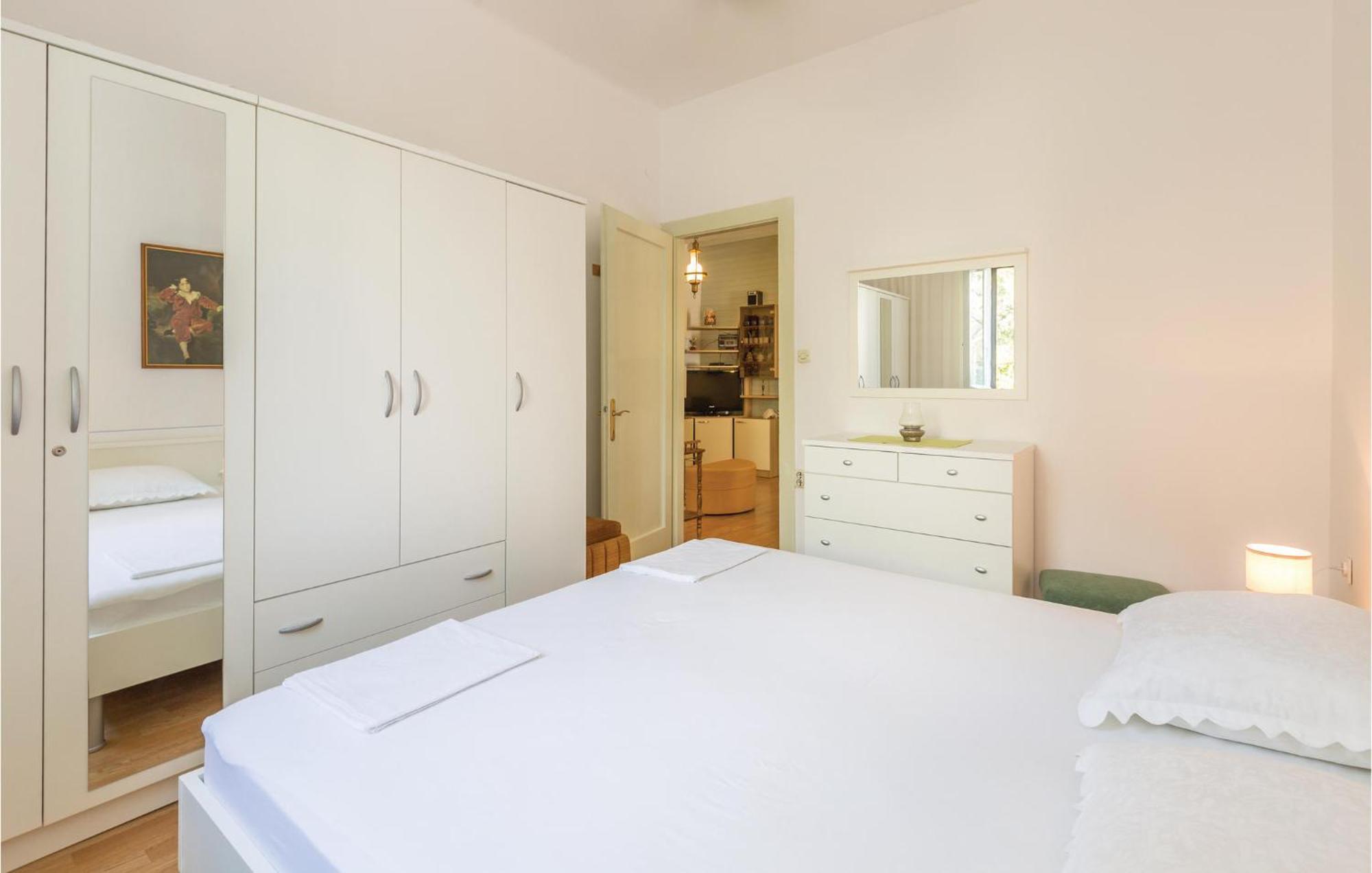 Awesome Apartment In Makarska With Kitchen 외부 사진