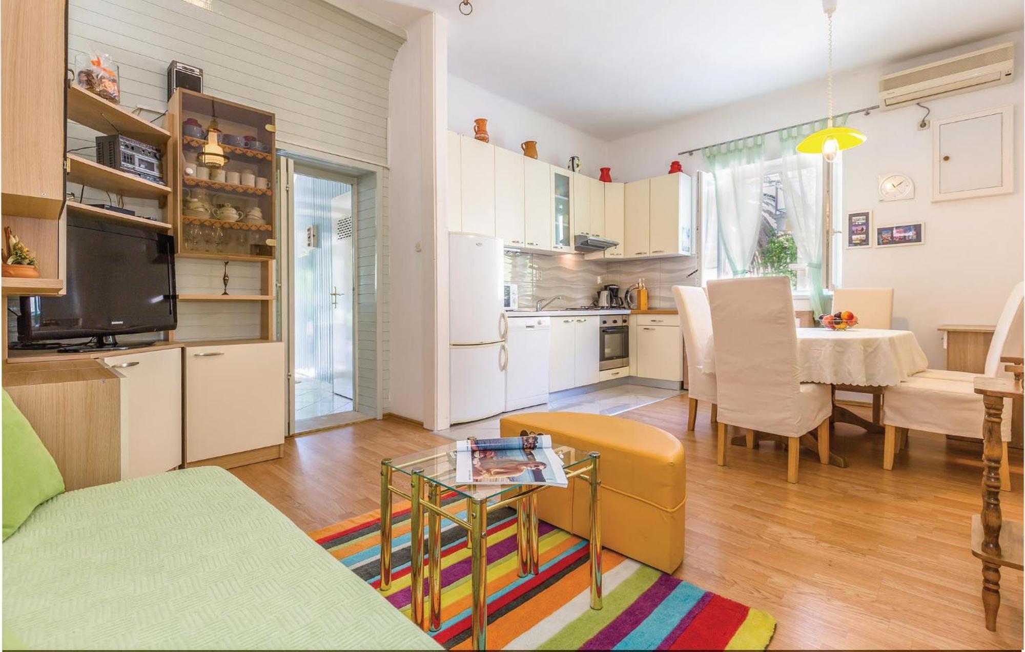 Awesome Apartment In Makarska With Kitchen 외부 사진