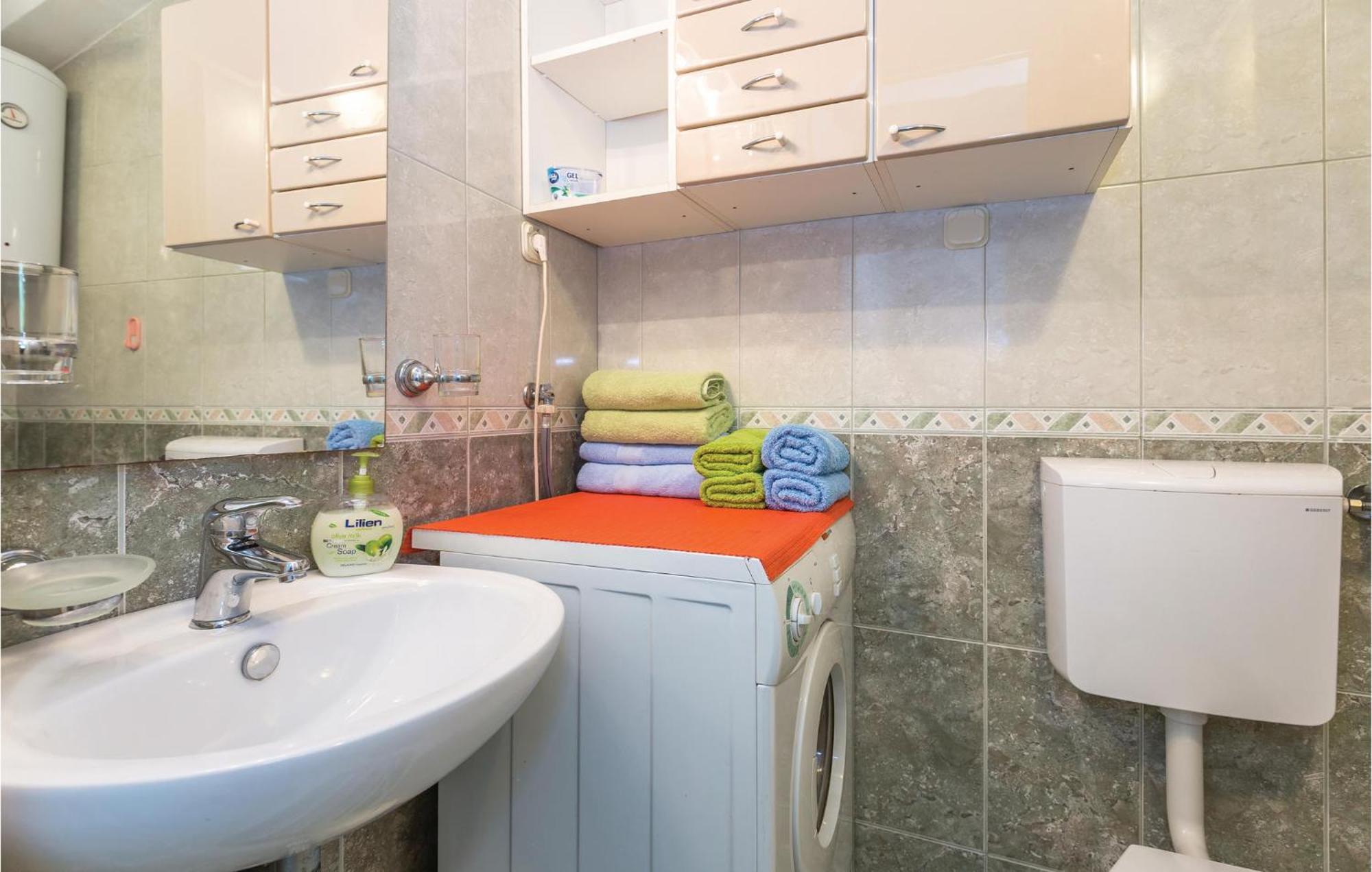 Awesome Apartment In Makarska With Kitchen 외부 사진
