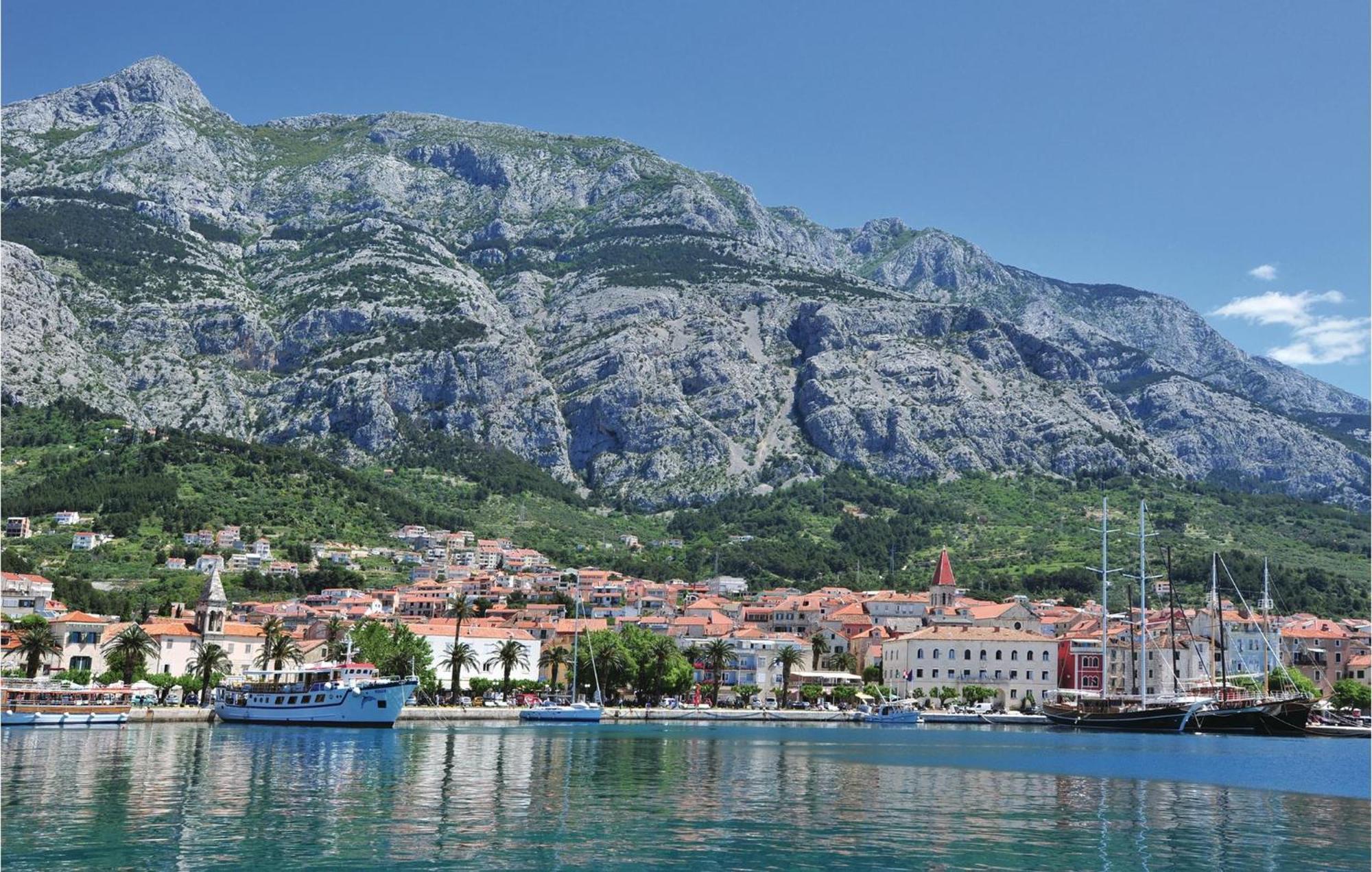 Awesome Apartment In Makarska With Kitchen 외부 사진
