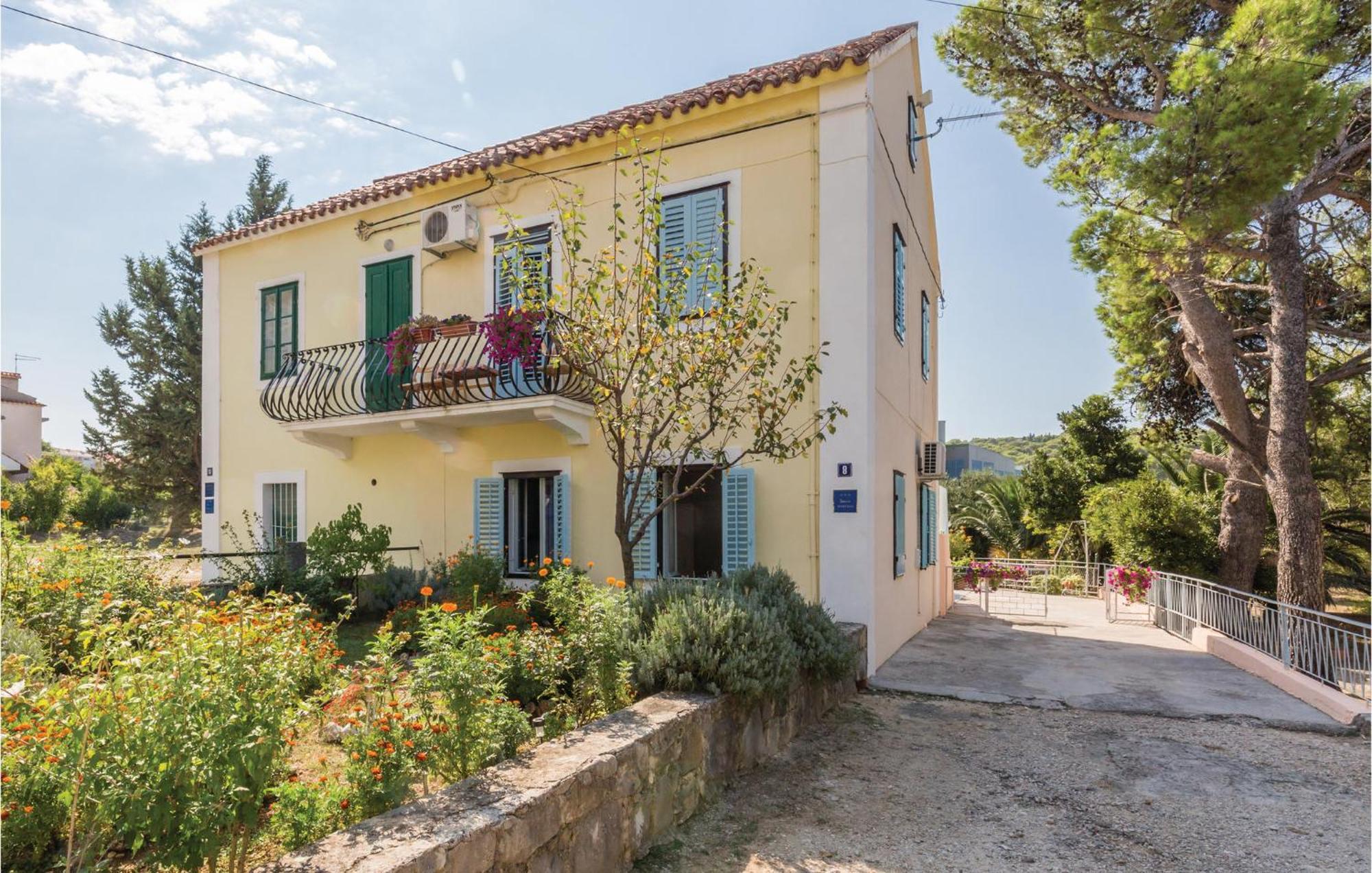 Awesome Apartment In Makarska With Kitchen 외부 사진