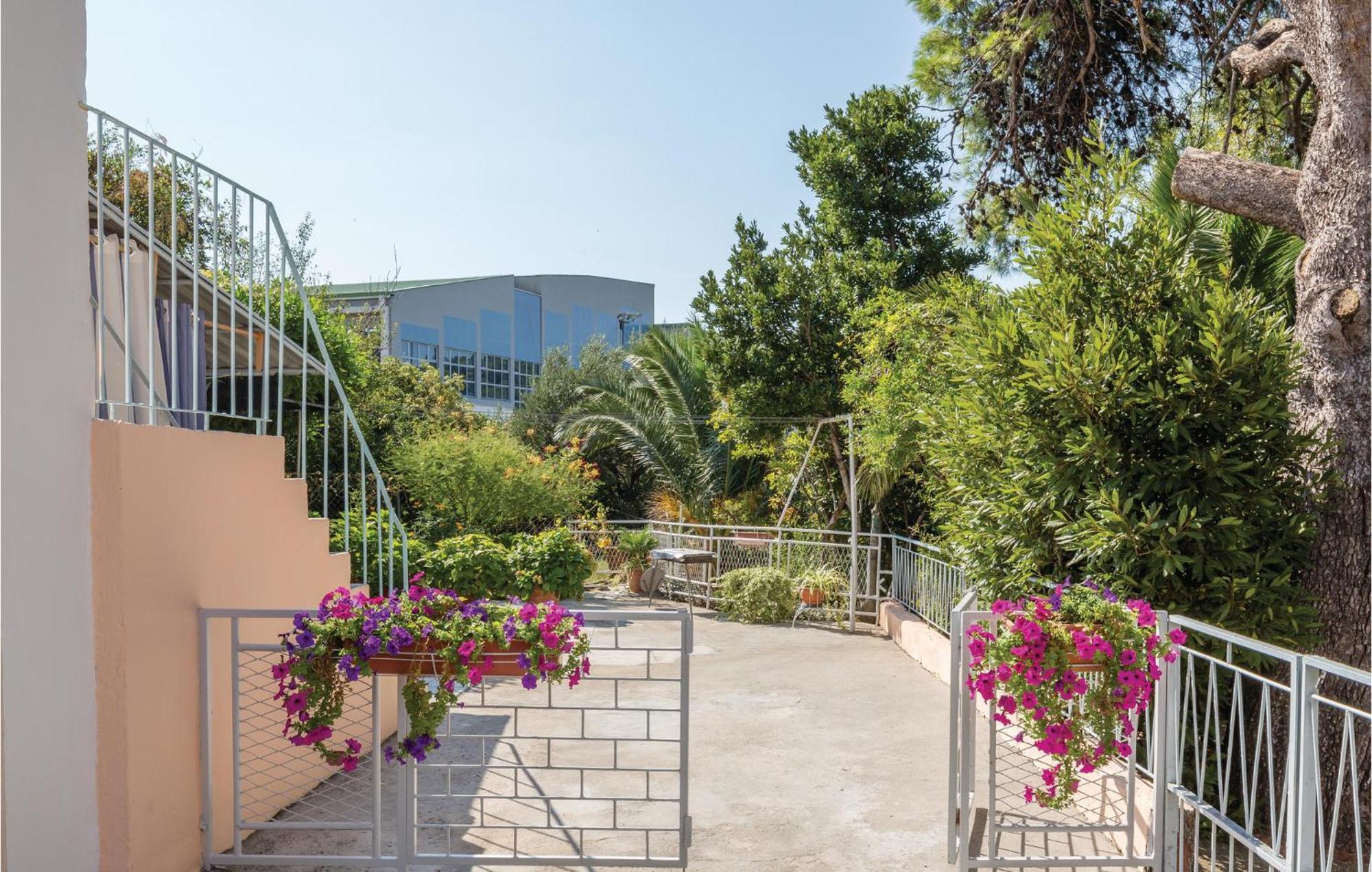Awesome Apartment In Makarska With Kitchen 외부 사진